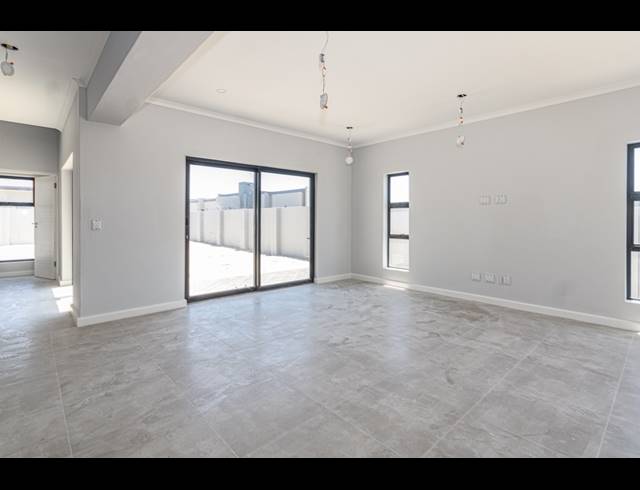 4 BEDROOM FREEHOLD FOR SALE IN PARKLANDS NORTH